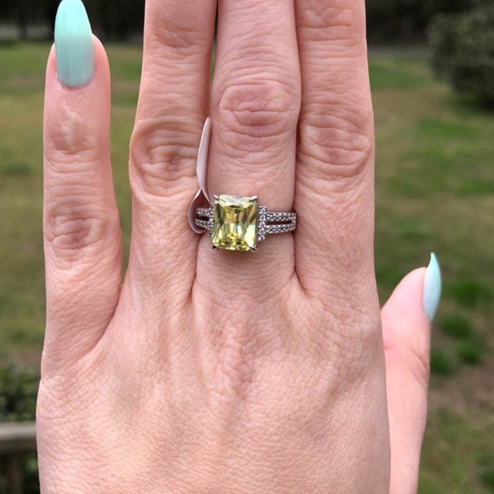 Yellow stone ring